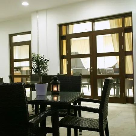 فندق Royiatiko 2*